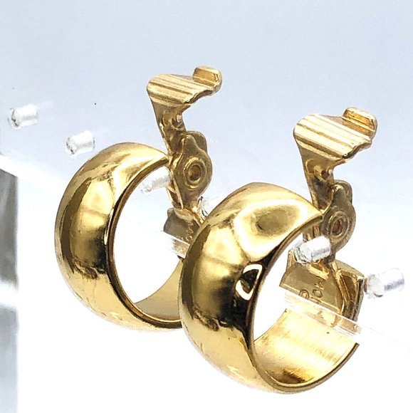 Vintage MONET Hoop Earrings Gold Tone Bold Shiny Wide Huggie Clip On Earrings - Picture 8 of 8